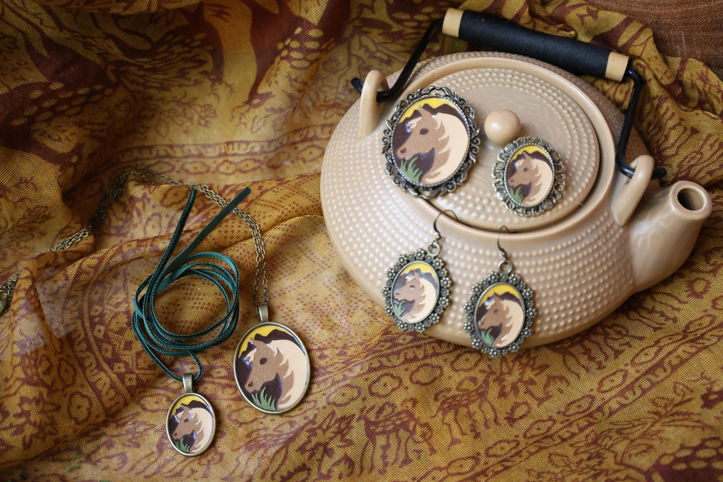 马形耳环 | 吊坠耳环 | Cottage Core